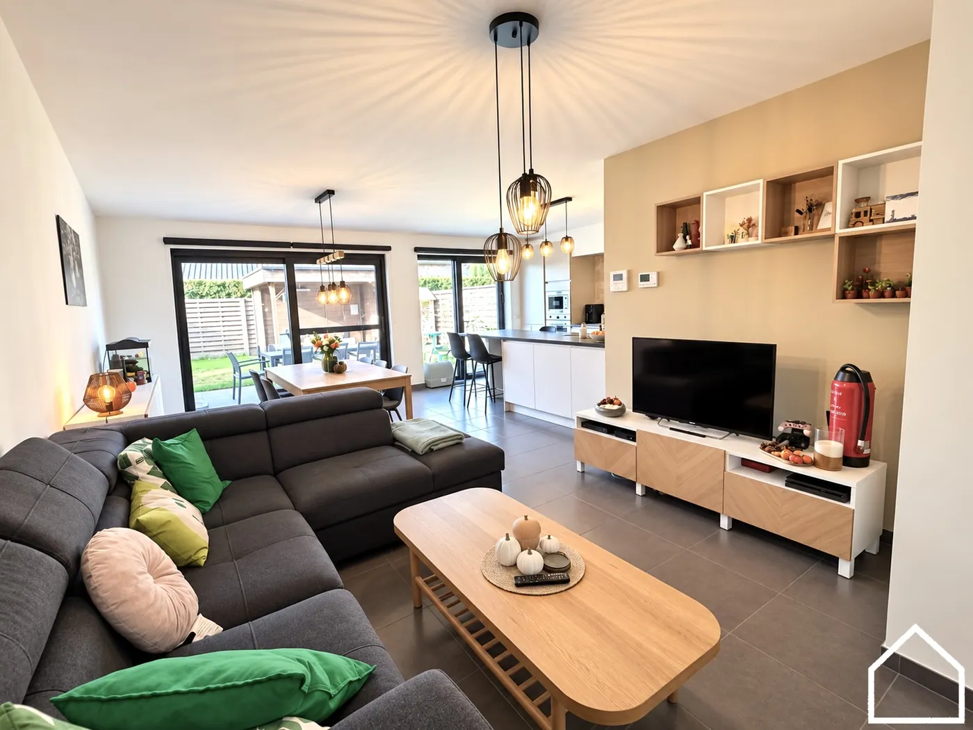 ENERGIEZUINIGE WONING MET 3 SLAAPKAMERS, TUIN EN OPRIT VOOR 2 WAGENS IN DIKKEBUS - foto 4