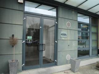 Mooie en volledig gerenoveerde kantoren van 715m², verdeeld over gelijkvloer en 1ste verdieping, te huur. De kantoren zijn gelegen in...