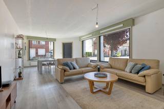Plan snel een bezoek!Een charmant huis met een bewoonbare oppervlakte van 150 m², gezellige tuin en garage, gelegen op een centrale ligging...