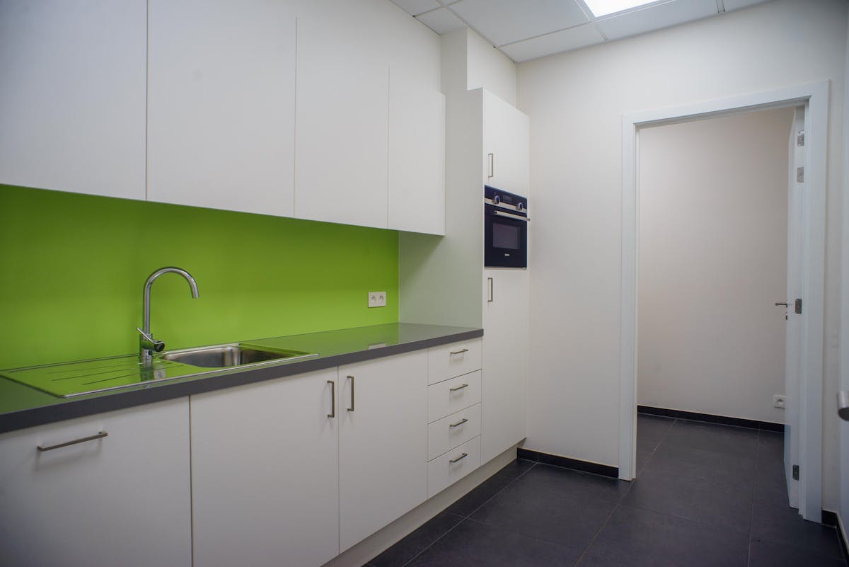 Office (491 m²) for rent in the Grote Nest Evergem industrial zone - photo 3