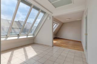 Wat een appartement !!!!!! Een bewoonbare oppervlakte van maar liefst 153m² + terras van 8m² + garage + standplaats inbegrepen in de prijs...