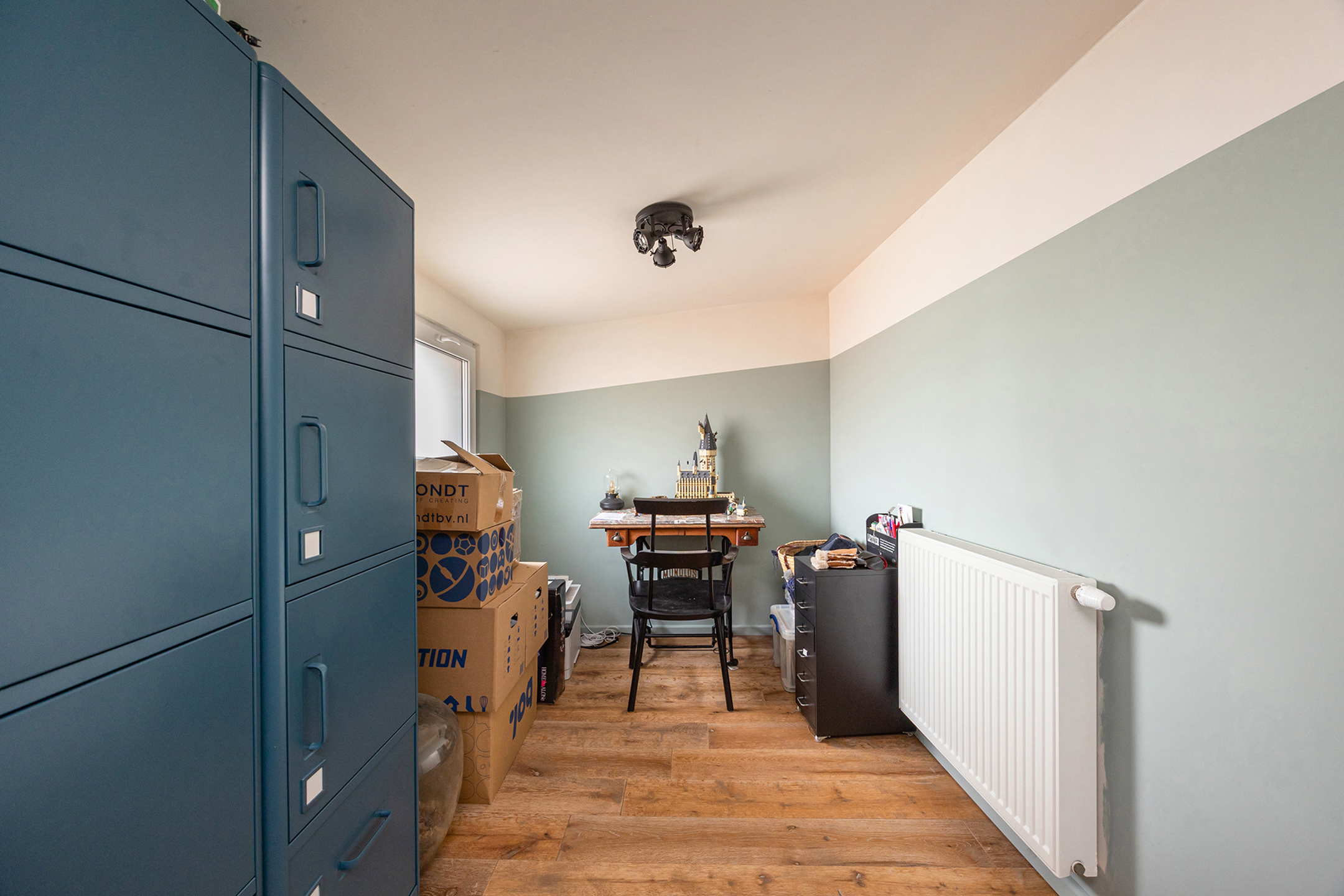 Deels te renoveren rijwoning met 3 slpk, tuin en garage - foto 5