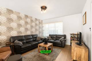 Deze verzorgde woning bevindt zich in een rustige en aangename woonwijk in Zottegem, met een uitstekende bereikbaarheid. Scholen, winkels,...