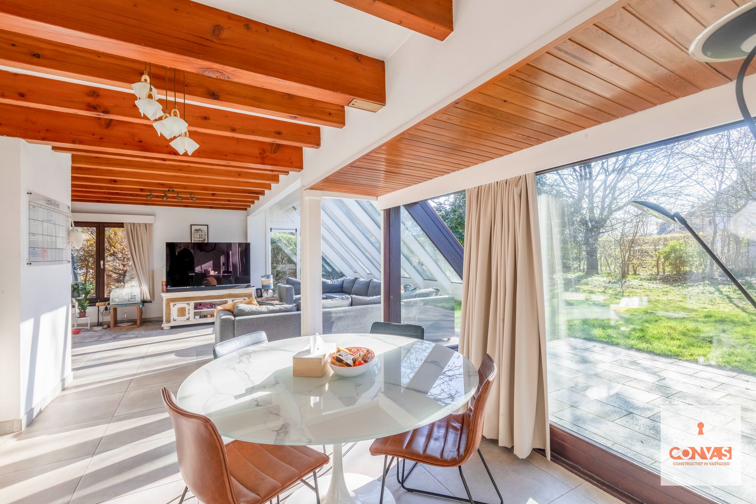 Villa met ruime tuin en vier slaapkamers - foto 5