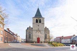 Te koop: ruime gesloten bebouwing in het centrum van Wemmel, op wandelafstand van winkels en openbaar vervoer. Deze woning uit 1949 biedt een ideale...