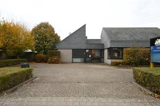 Deze praktijkruimte is ideaal gelegen in Roeselare, met een uitstekende bereikbaarheid dankzij de nabijheid van de Ringlaan (R32).De ruimte omvat...