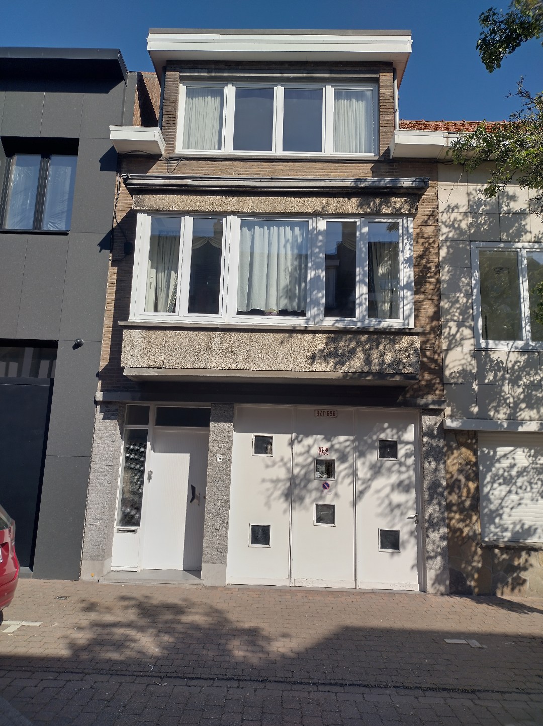 Verzorgde woning met ruime garage en achterliggend pakhuis. - foto 1