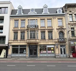 Moderne kantoorruimte van ca. 587 m² te huur op de eerste verdieping van een kwalitatief kantoorgebouw in Mechelen. Het gebouw combineert...