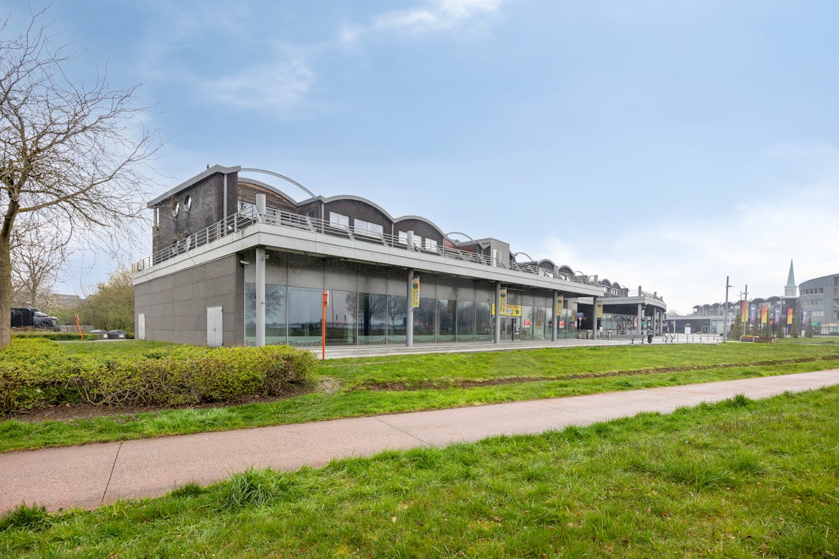 Commerciële baanwinkel van 1.130 m² op toplocatie in Maaseik - foto 3