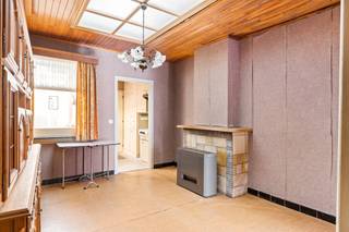 Volledig te renoveren woning met inpandige garage.Deze woning is gunstig gelegen in het dorpscentrum van Wijnegem, in de onmiddellijke nabijheid van...