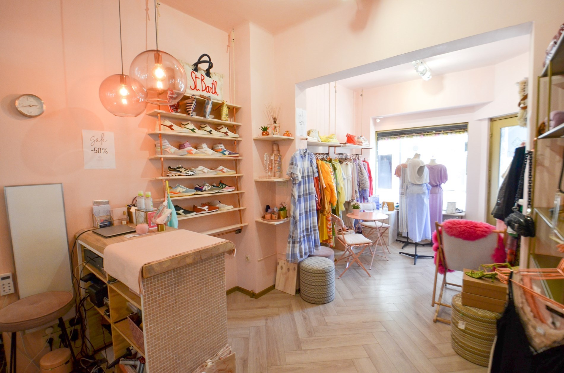 Centraal gelegen winkelruimte met uitstekende visibiliteit gelegen nabij het Driehoeksplein. - foto 4