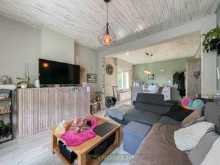 Deze INSTAPKLARE, GEZELLIGE GEZINSWONING bevindt zich te Gavere. Naast zijn RUSTIGE, GUNSTIGE LIGGING kent deze ook een GOEDE BEREIKBAARHEID...