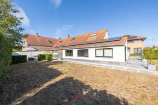 Vous recherchez une véritable maison familiale avec un agréable jardin ? Vous aimez le calme tout en profitant de la proximité de la mer ? Alors...