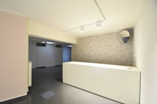 Op een zichtbare en vlot bereikbare locatie in het hart van Zwijndrecht vind je dit ruime handelspand van ca. 120 m².Dankzij de centrale ligging in...