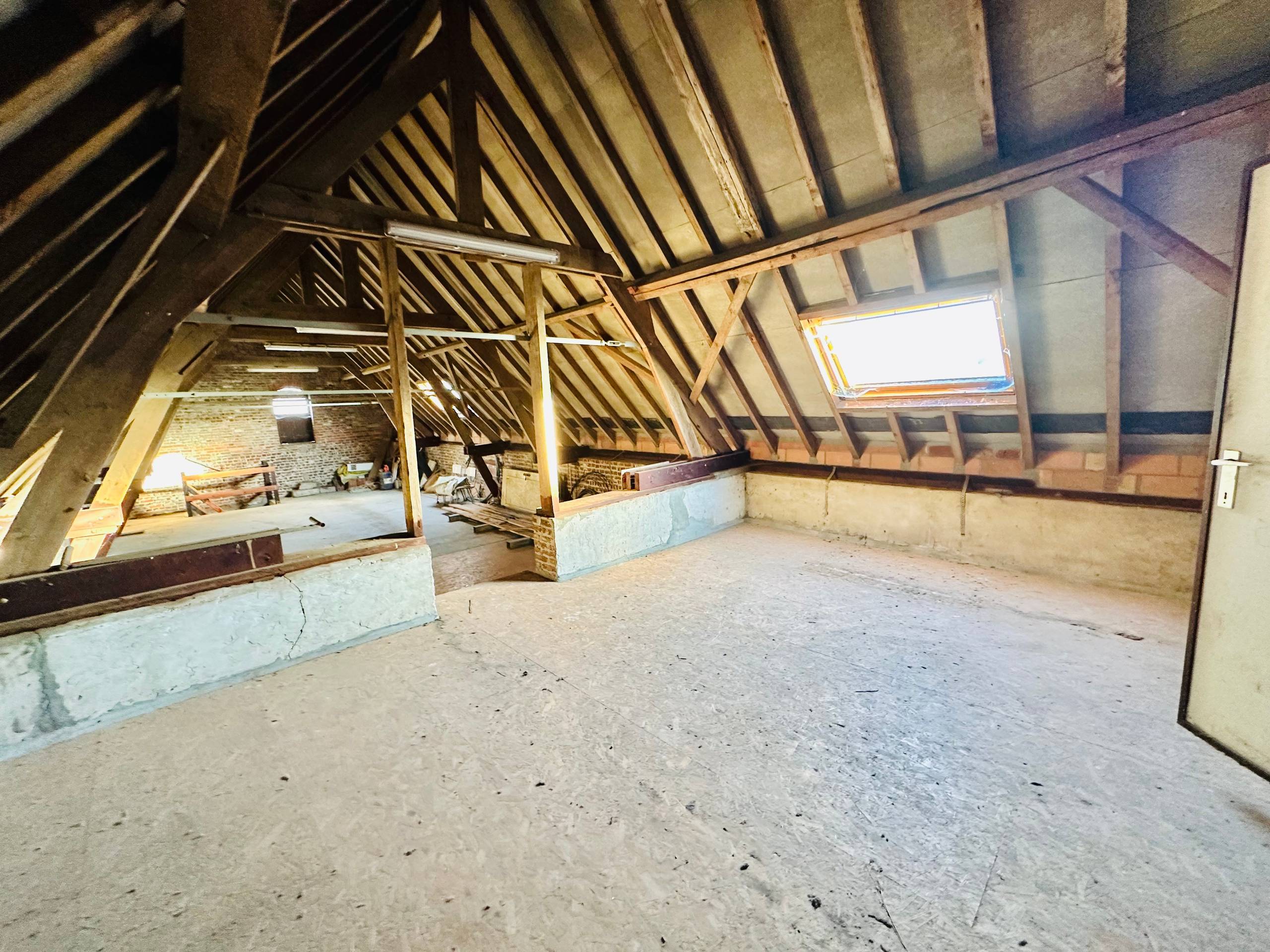 Unieke loods (189 m²) met ruime inrijpoort (en 6 garages) - foto 5