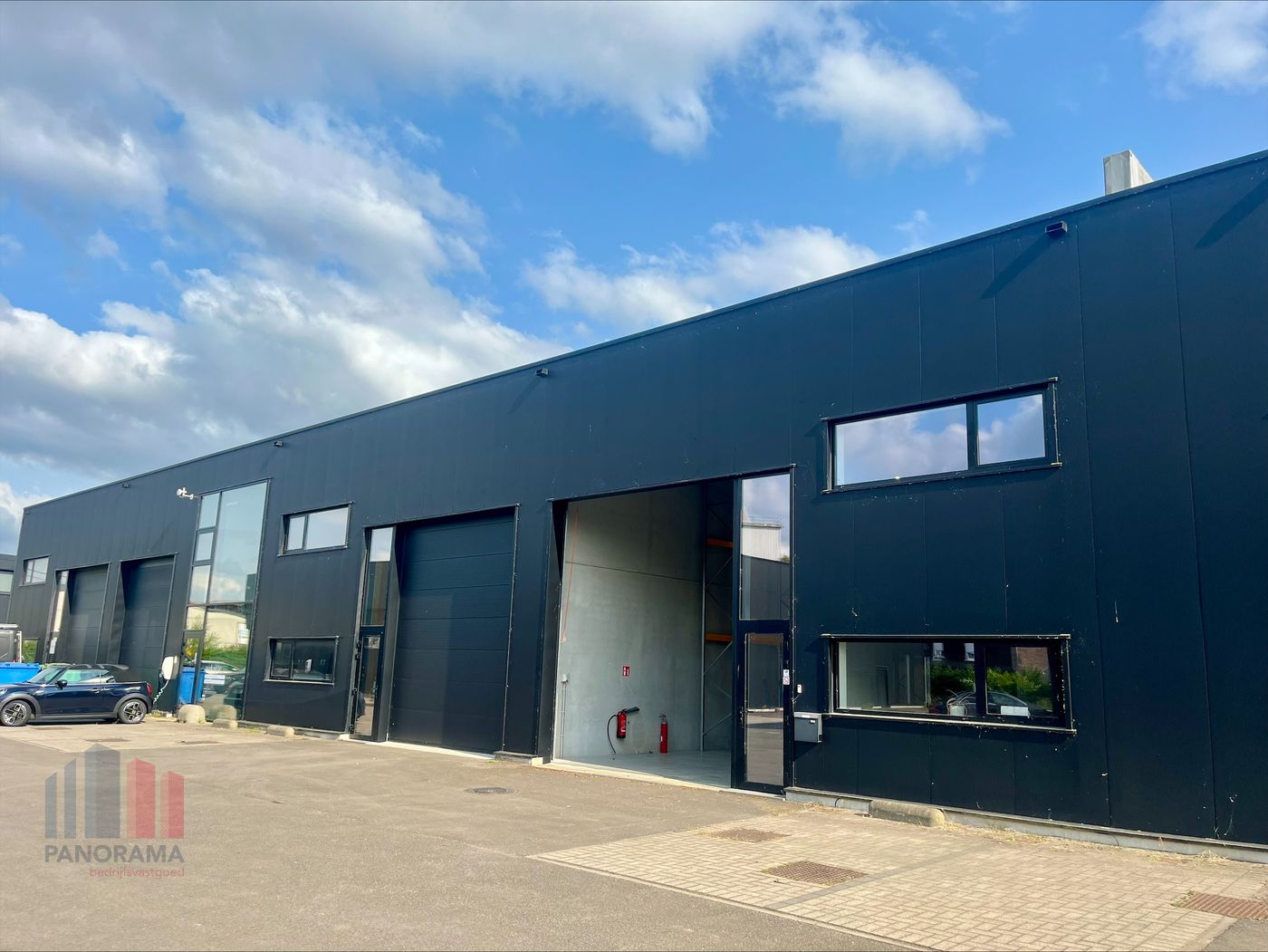 Volledig afgewerkte en instapklare KMO-unit van 426 m² op topligging - photo 3
