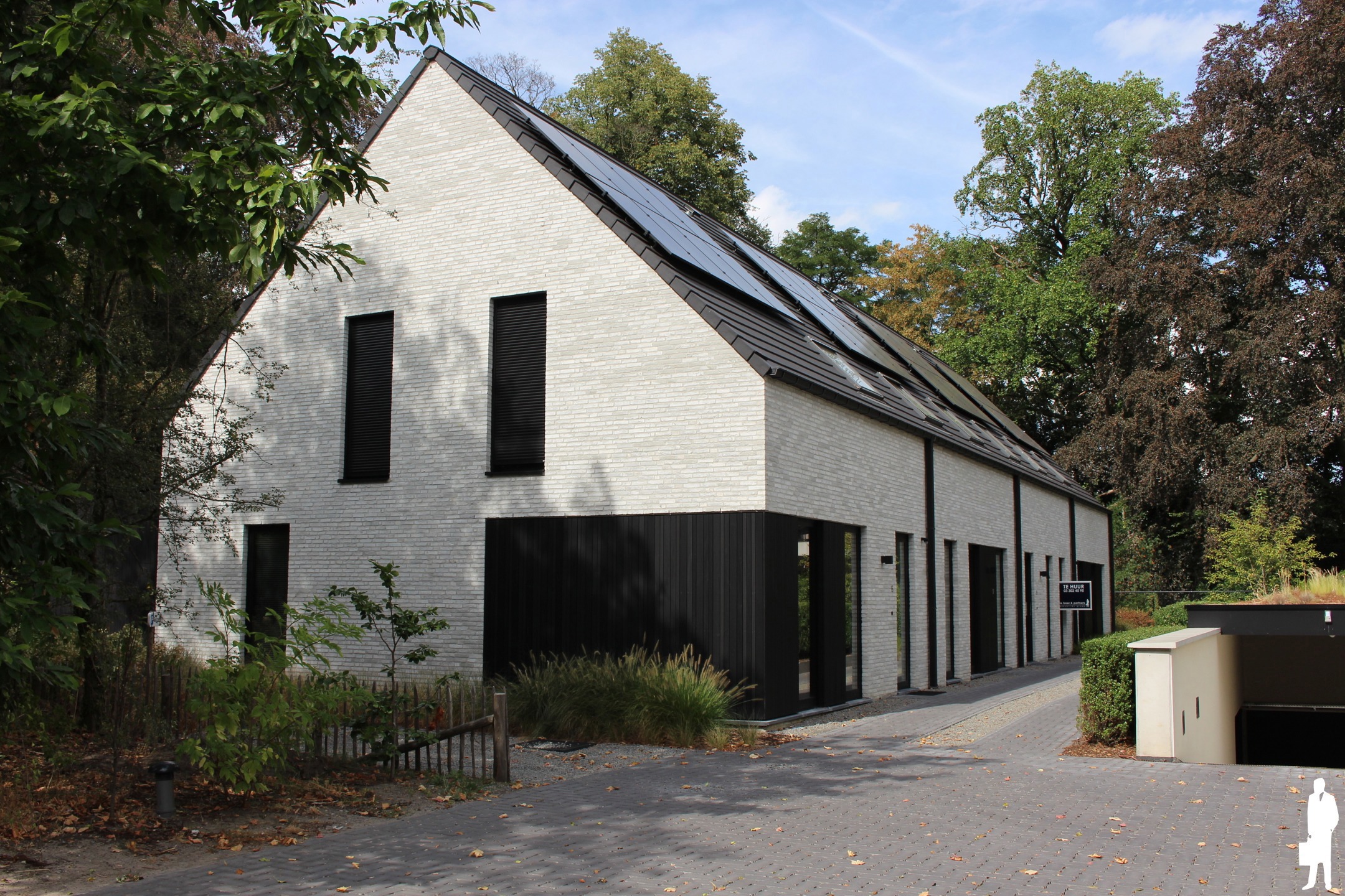 Gezinswoning met 3 slaapkamers te huur - foto 2