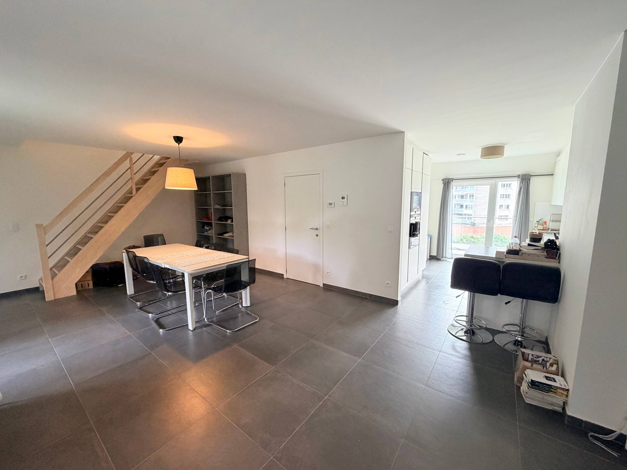 Prachtig duplexappartement met 2 slaapkamers, 2 badkamers, 2 terrassen en 1 autostaanplaats. - foto 5