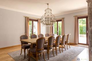 Op een prachtige, groene locatie in Mariekerke, nabij de Scheldedijk, vinden we deze mooie laagbouwvilla op een perceel van 2463m² bestaande...