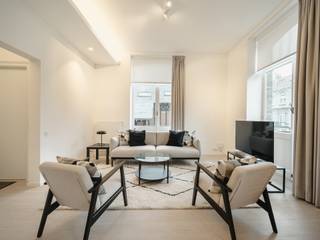 Ideally located in the European Quarter, a stone's throw from the Cinquantenaire Park and its many shops, this newly renovated, furnished...