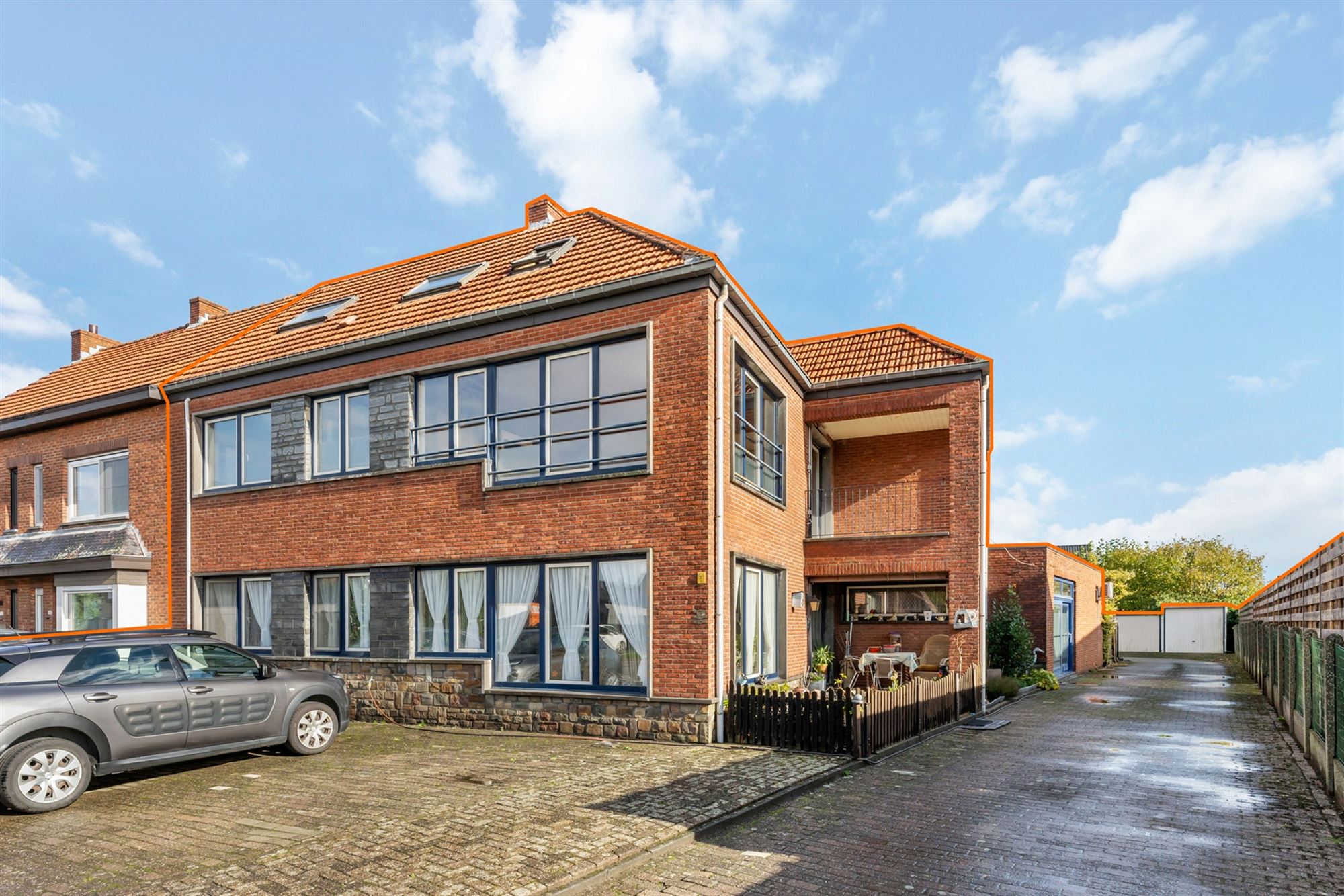 OPBRENGSTEIGENDOM BESTAANDE UIT 3 APPARTEMENTEN EN EEN STUDIO GELEGEN TE TESSENDERLO - foto 2
