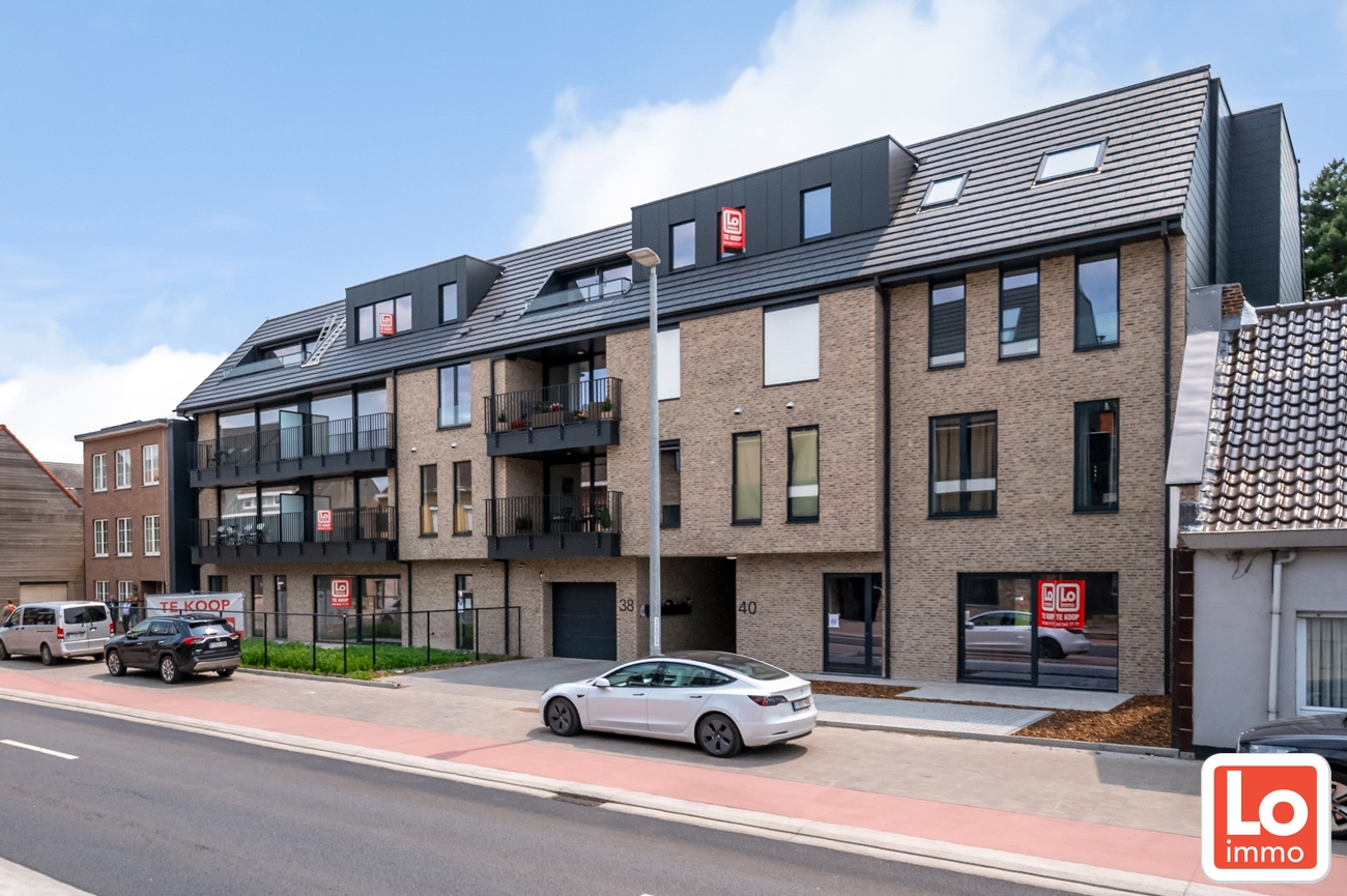 Casco handelsruimte van totaal +/- 150m² in centrum Zeveneken-Dorp! - foto 1