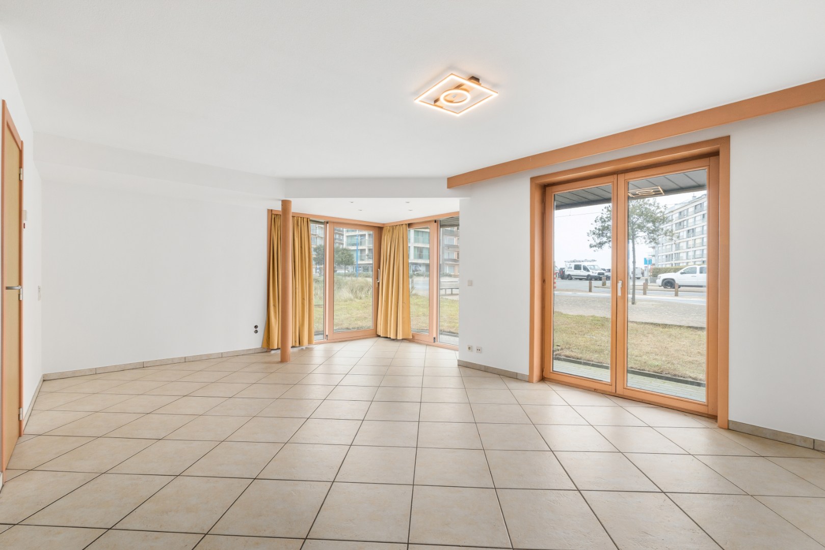 Gelijkvloers appartement met 2 slaapkamers en zeezicht - foto 2