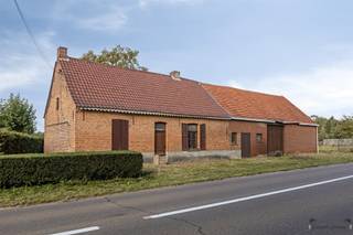 <p><span>Farmhouse to renovate in quiet location in Meerhout between the fields</span></p><p><span>Looking for a unique project in a rural, quiet setting? This authentic farmstead in Meerhout offers you the opportunity to create your dream home completely to your own taste.</span></p><p><span>The farmhouse is located on a plot of </span><span>8a 92ca</span><span> and enjoys a beautiful view over the surrounding fields, providing tranquility and privacy. The property has already been partially gutted by the current owner, allowing a renovation project to start immediately. This offers an excellent opportunity for those who want to keep the charm of a farmstead while adding modernization and personal touches.</span></p><p><span>An added bonus: there is the possibility to </span><span>purchase additional land</span><span>, giving you even more space for garden, vegetable garden, outbuildings or other possibilities to your liking.</span></p><p><span>Thanks to its location, you combine the comfort of rural tranquility with proximity to amenities and connecting roads. A perfect opportunity for those who want to get creative and realize a custom home with a rural character. </span></p>