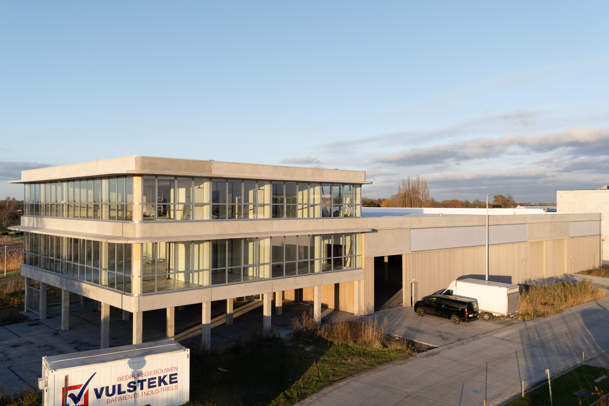 Kantoorruimte (255m²) met magazijn (835m²) te huur in Deinze - foto 1