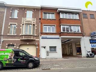 Appartement de deux chambres à coucher au 2ème étage dans un emplacement de choix à Mortsel. Disposition :Vous entrez dans l'appartement directement...