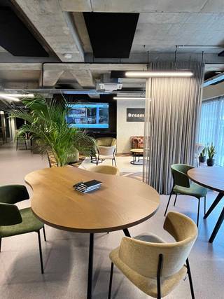 ✨ Jouw kantoor, jouw community – bij HVO in Geel!

Ben je ondernemer en zoek je meer dan enkel een werkplek?
Bij HVO Co-Working krijg je een kantoor én een netwerk dat je business doet groeien.

Waarom kiezen voor HVO?
- Centrale ligging + gratis parking
- Volledig ingerichte kantoren (incl. poetsdienst)
- Netwerk van experten binnen handbereik
- 24/7 toegang met digitale sleutel
- Inspirerende community &amp; masterclasses 
- Internet inbegrepen alsook de nodige voorzieningen zoals airco 'Daikin'
- Catering mogelijkheden

Er zijn op heden nog verschillende kantoren beschikbaar. 
De prijs voor een kantoor met 1 bureau en stoel bedraagt € 650 en voor 2 stoelen € 800

Klaar om jouw business naar een hoger niveau te tillen?
Kom langs voor een rondleiding of vraag meer info!