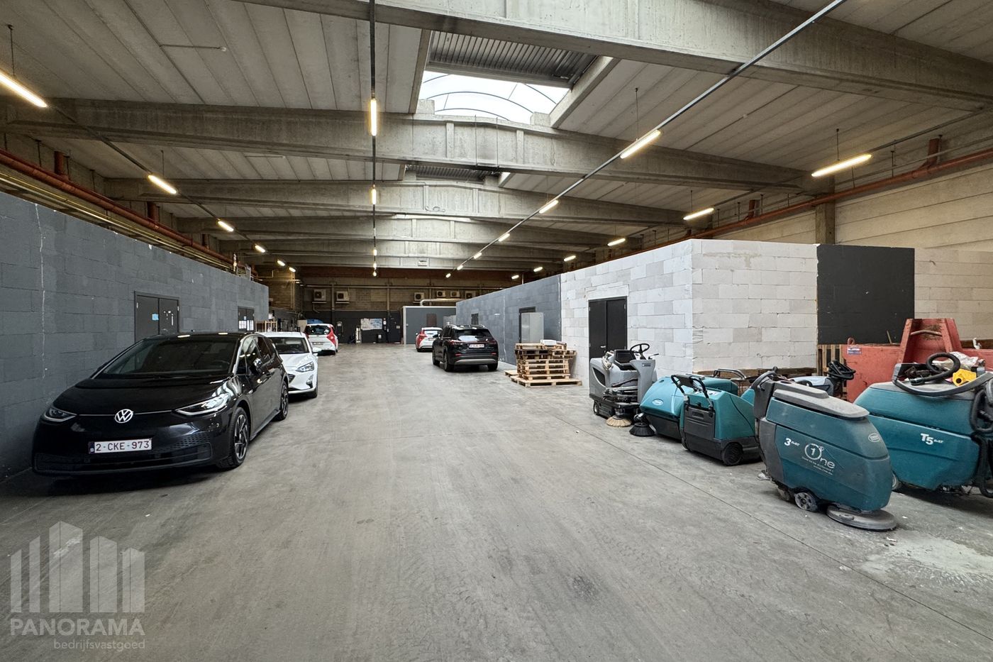 1.152 m² magazijn met 144 m² kantoren nabij de A12 en E19 - foto 4