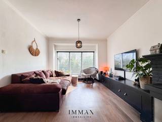 De woning bevindt zich in een rustige en gegeerde woonstraat in het groene Assebroek.Deze ligging combineert het beste van twee werelden: een vlotte...