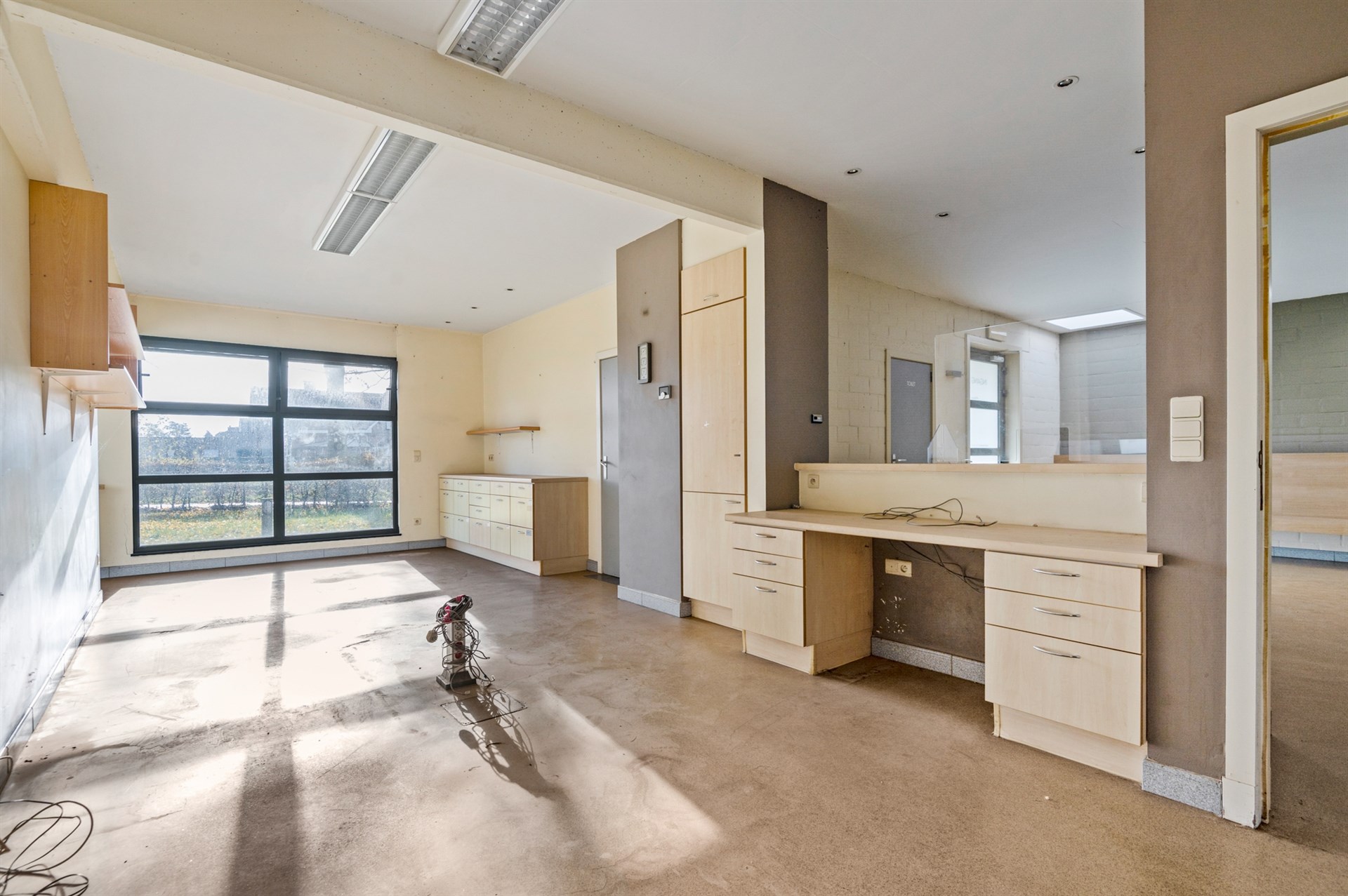 Handelspand met ruim appartement op een toplocatie in Sint-Gillis-Waas - foto 5