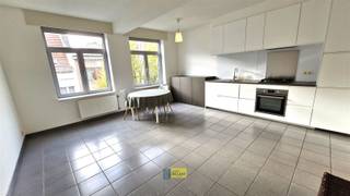 Ben jij op zoek naar een lichtrijk 2 slaapkamer appartement op de grens Antwerpen en Borgerhout?Dan is dit gerenoveerd appartement zeker iets voor...