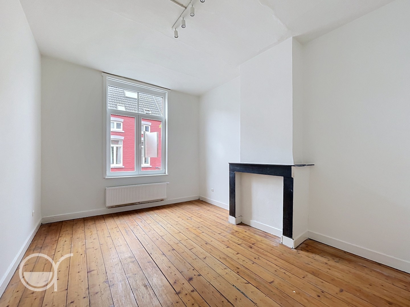 Opgefriste rijwoning met 2 slaapkamers en tuin - foto 5