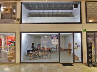 Te huur: handelspand in het hart van Mechelen, gelegen in het Bruulcenter.Dit handelspand bevindt zich op een uitstekende ligging in het centrum...