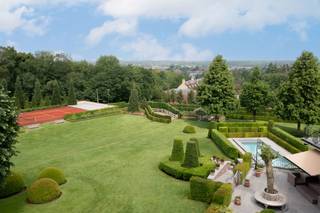 Ontdek dit prachtige domein van circa 96 are gelegen in het prestigieuze Herent, perfect tussen de bruisende steden Brussel en Leuven.De villa biedt...