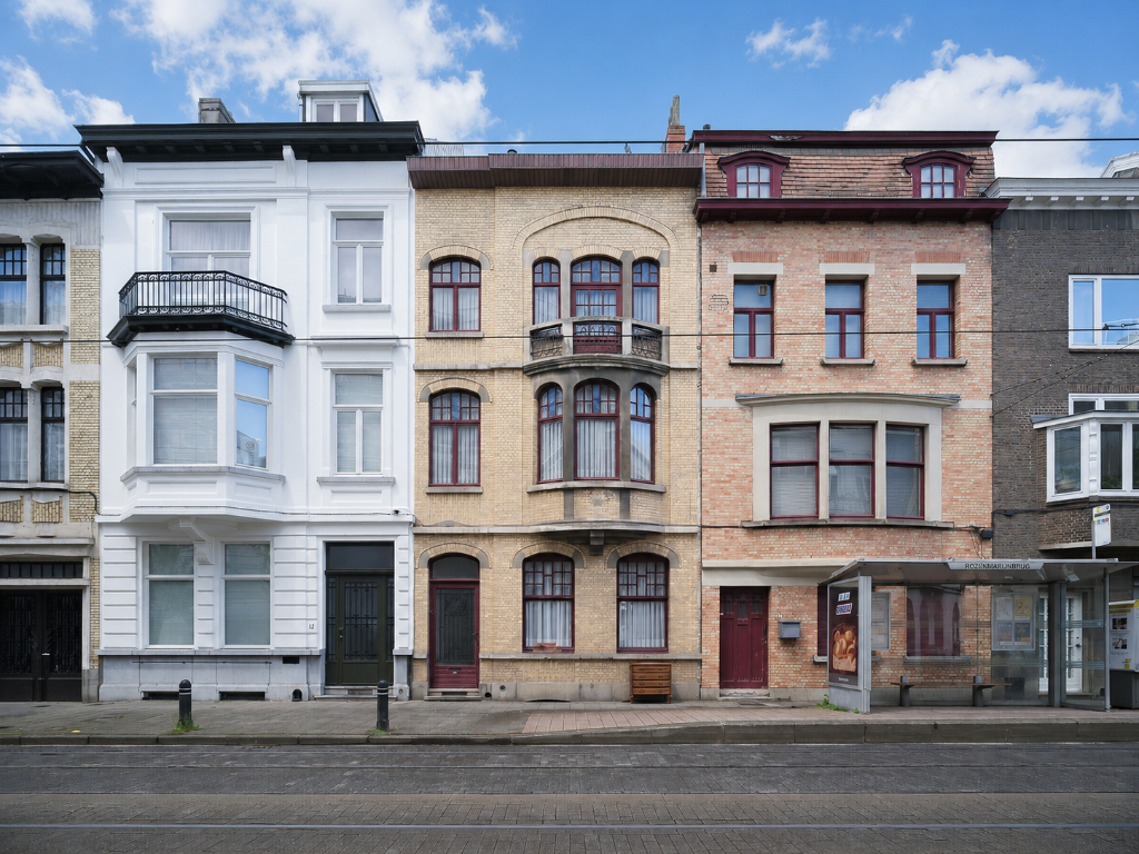 Maison interbellum pleine de caractère avec un jardin urbain exceptionnel près de la Coupure - photo 1