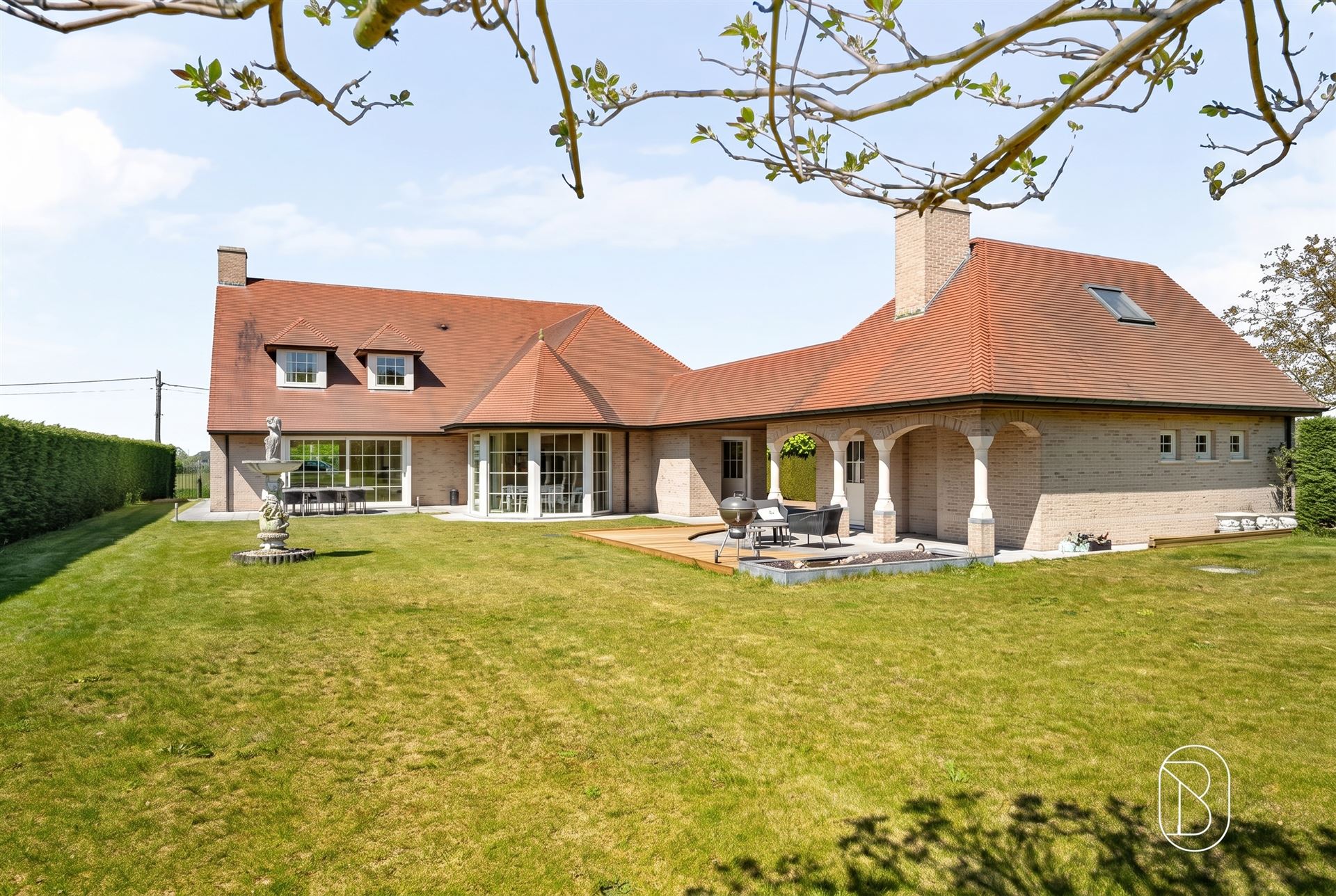 Perfect onderhouden grote villa op 3000m2. - foto 1