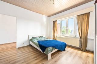 Dit instapklare appartement is gelegen op een uiterst centrale locatie aan de Dokter Maurice Timmermanslaan, op de kruising met de Bredabaan.<br /><br />Het appartement beschikt over één volwaardige slaapkamer met een bureauruimte en een praktische indeling, ideaal voor comfortabel wonen of als investering. Het appartement is momenteel verhuurd en genereert een interessant rendement.<br /><br />De woonomgeving wordt gekenmerkt door een uitstekende bereikbaarheid en een bruisende buurt met tal van restaurants, winkels en andere voorzieningen op wandelafstand. De centrale ligging maakt dit appartement bijzonder aantrekkelijk voor singles, jonge koppels, studenten en investeerders.<br /><br />Technisch is het appartement voorzien van PVC-ramen met dubbele beglazing. Het waterverbruik is gemeenschappelijk en de maandelijkse gemeenschappelijke kosten bedragen €67.<br /><br />Een interessante opportuniteit voor wie op zoek is naar een instapklaar appartement op een strategische topligging.<br /><br />Troeven:
<ul>
	<li>Centrale ligging aan een levendige invalsweg</li>
	<li>Momenteel verhuurd (interessant rendement)</li>
	<li>Instapklaar appartement</li>
	<li>Ideaal voor starters, singles, koppels of investeerders</li>
	<li>PVC-ramen met dubbele beglazing</li>
	<li>Lage gemeenschappelijke kosten (€67/maand)</li>
	<li>Winkels, horeca en openbaar vervoer op wandelafstand</li>
</ul>
Neem snel contact op voor meer informatie of een bezoek ter plaatse.<br />📞 +32 489 55 79 90<br />📧 immo@fidimco.be