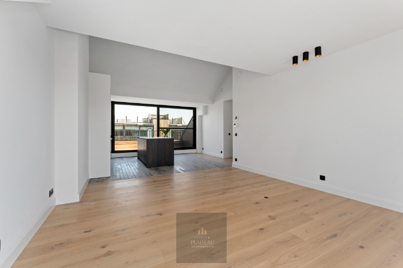 A luxurious, 106m² penthouse flat, ready to move into, with a parking space in a prime location near Nieuwpoort’s market square. - photo 2