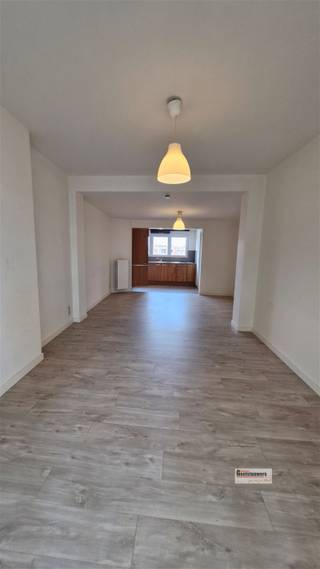 Instapklaar appartement op de tweede en hoogste verdieping met 1 slaapkamer. Indeling: op de hoogste verdieping gelegen appartement met een open...