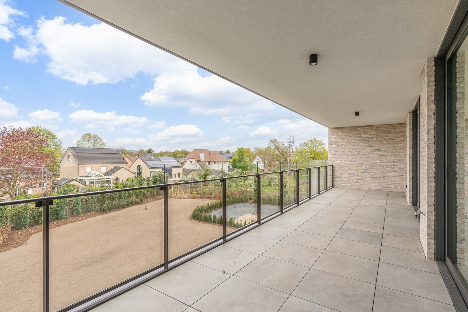 Mooi zeer recent appartement op de tweede verdieping met terras in Zonhoven-centrum - foto 3