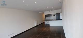 <h2><span>PRACHTIG 1-SLAAPKAMERAPPARTEMENT MET TERRAS &amp; STAANPLAATS</span></h2><p><span>Bent u op zoek naar een </span><span>stijlvol, lichtrijk en luxueus afgewerkt appartement</span><span> op een uitstekende locatie? Dan is dit prachtige appartement in </span><span>Denderleeuw</span><span> zeker een bezoek waard!</span></p><p><span>Het appartement is met veel aandacht voor comfort en kwaliteit afgewerkt en beschikt over een aangename leefruimte, een terras en een </span><span>privatieve staanplaats</span><span>.</span></p><h3><span>Indeling</span></h3><p><span>U betreedt het appartement via de inkomhal, die toegang biedt tot de verschillende leefruimtes.</span></p><ul><li><span>Ruime en lichtrijke leefruimte</span><span> met een aangename open indeling</span></li><li><span>Volledig ingerichte open keuken</span></li><li><span>Gastentoilet</span></li><li><span>Praktische berging</span></li><li><span>Ruime slaapkamer</span><span> met een handige </span><span>inloopdressing</span></li><li><span>Terras</span><span>, ideaal om heerlijk te ontspannen</span></li><li><span>Staanplaats inbegrepen</span></li></ul><h3><span>Extra troeven</span></h3><ul><li><span>Luxueuze en verzorgde afwerking</span></li><li><span>Veel natuurlijke lichtinval</span></li><li><span>Terras</span></li><li><span>Inloopdressing</span></li><li><span>Staanplaats inbegrepen</span></li><li><span>Gelegen op een </span><span>toplocatie in Denderleeuw</span></li></ul><p><span>Vaste kosten: 100 per maand.</span></p><p><span>Interesse in dit mooie appartement? </span><span>Reageer via de advertentie.</span><span> Wij nemen vervolgens zelf telefonisch contact met u op om een afspraak voor een bezoek in te plannen.</span></p>