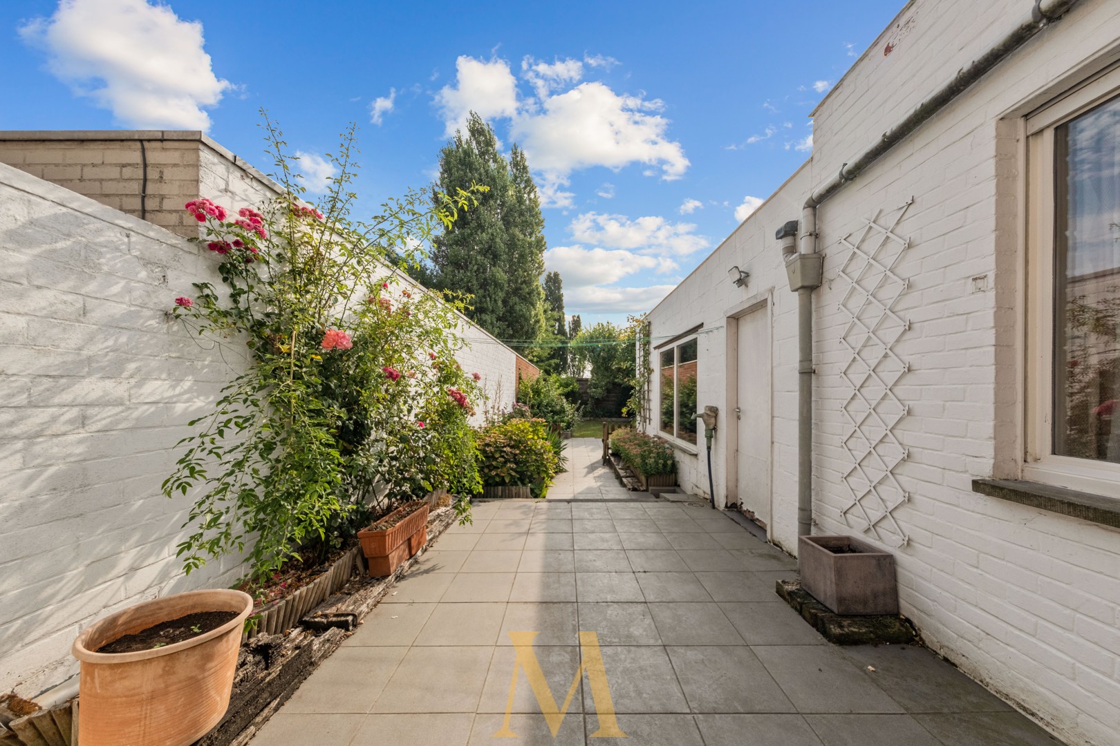 Ruime gezinswoning met handelsruimte in hartje Sint-Eloois-Vijve - foto 4