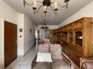 ADVOKAATSTRAAT 145 2850 BOOM:Woning met drie slaapkamers, terras en garage. Deze leuke rijwoning is klaar voor een nieuwe familie.In de directe...