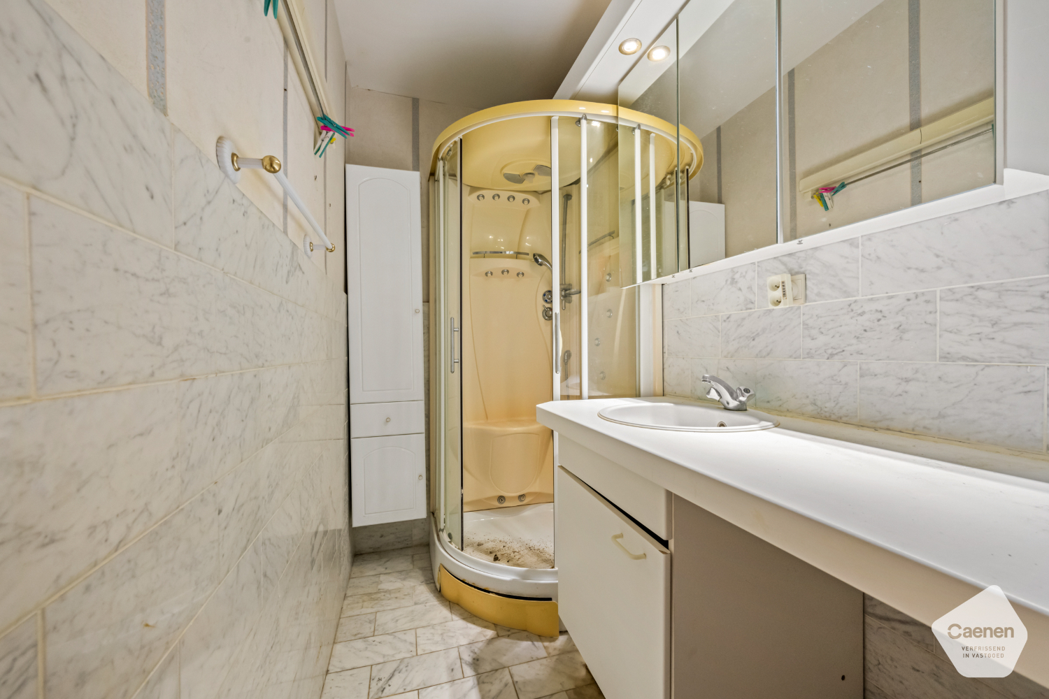 Te renoveren appartement met 1 slaapkamer en prachtig frontaal zeezicht. - foto 4