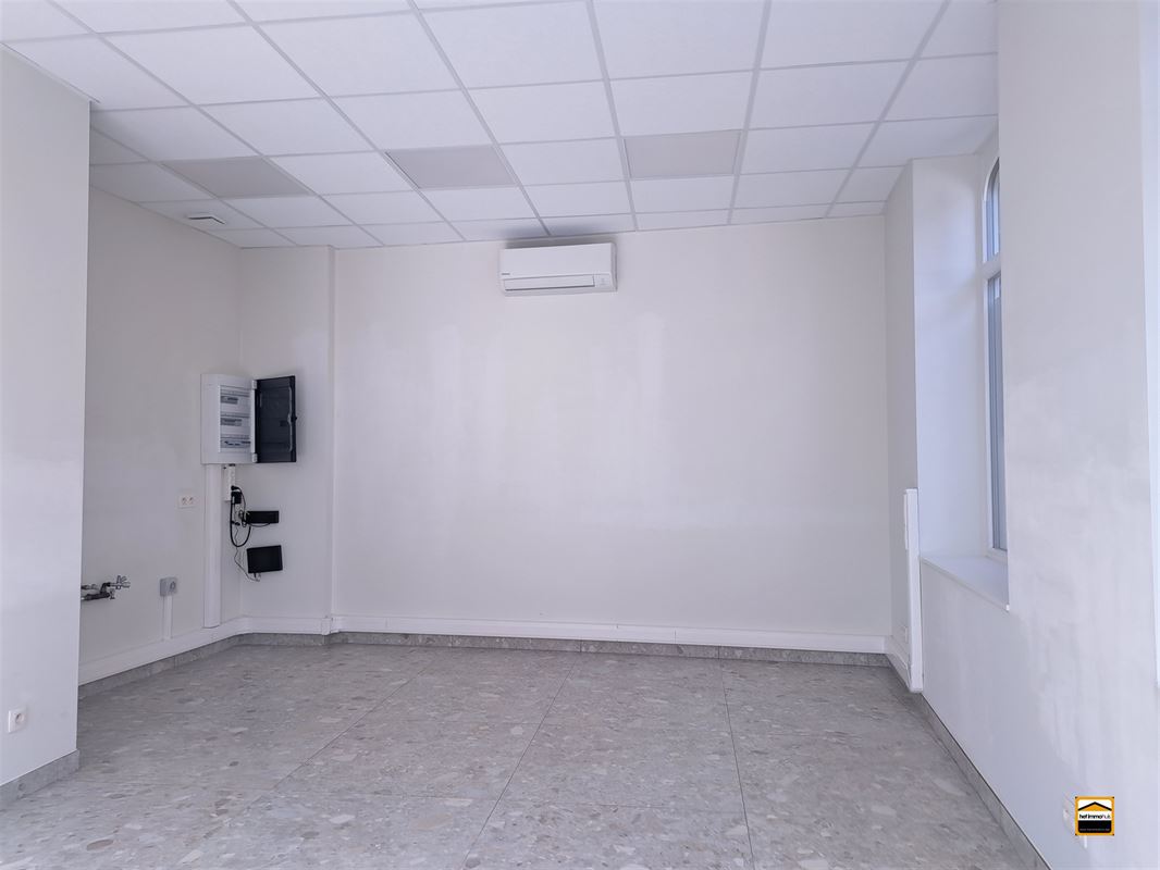 Commercial à louer à Looz - photo 3