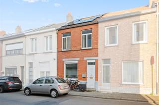 Midden in een zone 30 en op wandelafstand van een school, ontdekt u deze grote rijwoning. Voor deze betaalbare prijs, vindt u in Mechelen een...